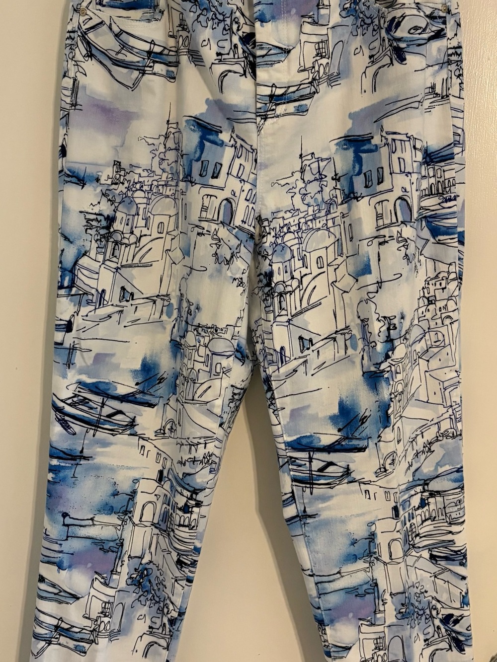 Chico's White Leggings with Blue Scenic Sketch Print